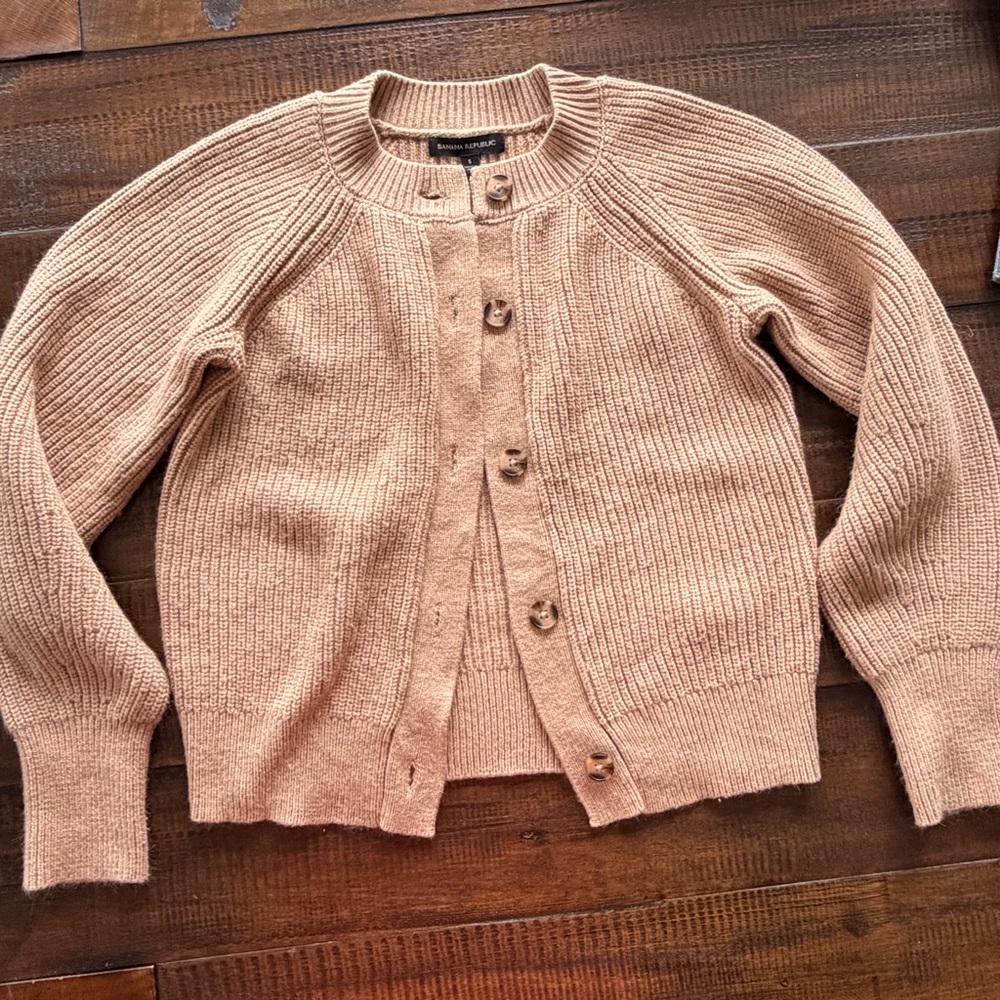 Banana Republic Women's Tan Ribbed Button-Up Cardigan